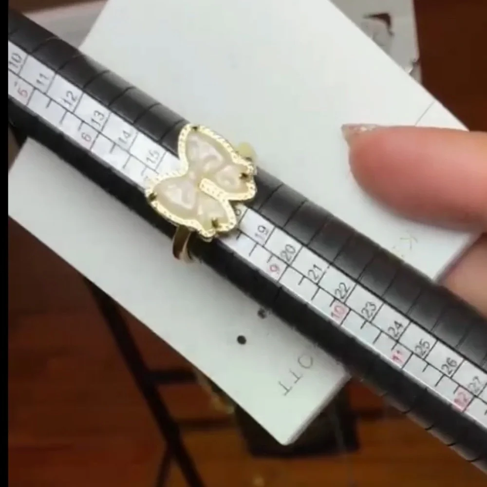 Kendra Scott size kendra